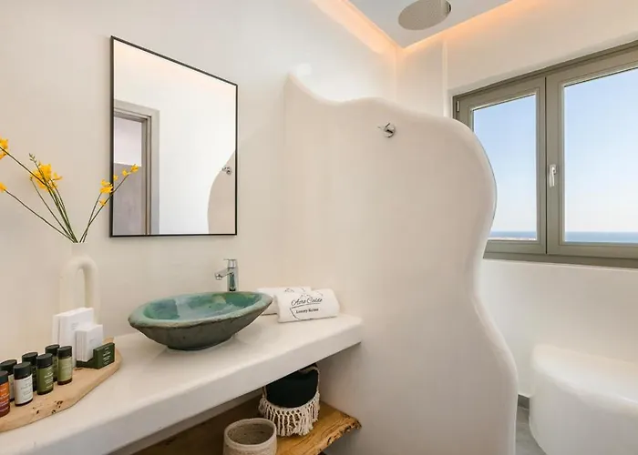 Отель Acro Caldo