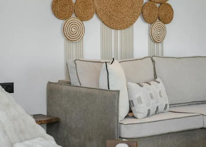 Отель Acro Caldo