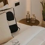 Acro Caldo מלון